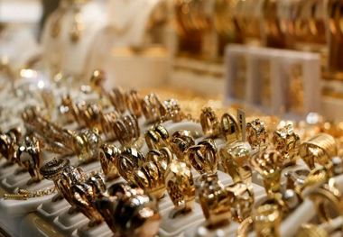 قیمت طلا، سکه، دلار و یورو امروز پنجشنبه 4 دی ۱۴۰۴/  طلا و سکه عقب‌نشینی کردند