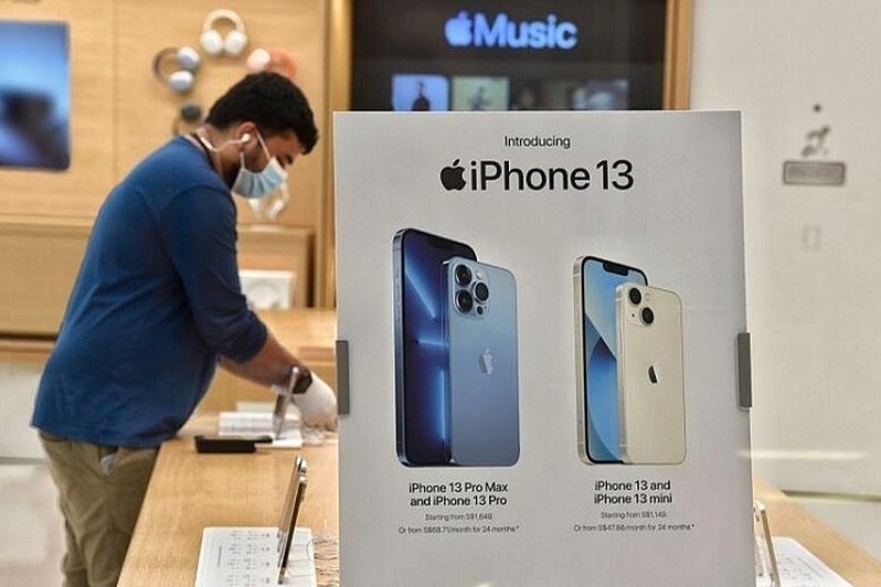 قیمت آیفون امروز 4 آبان/ آیفون 13 مینی چند؟