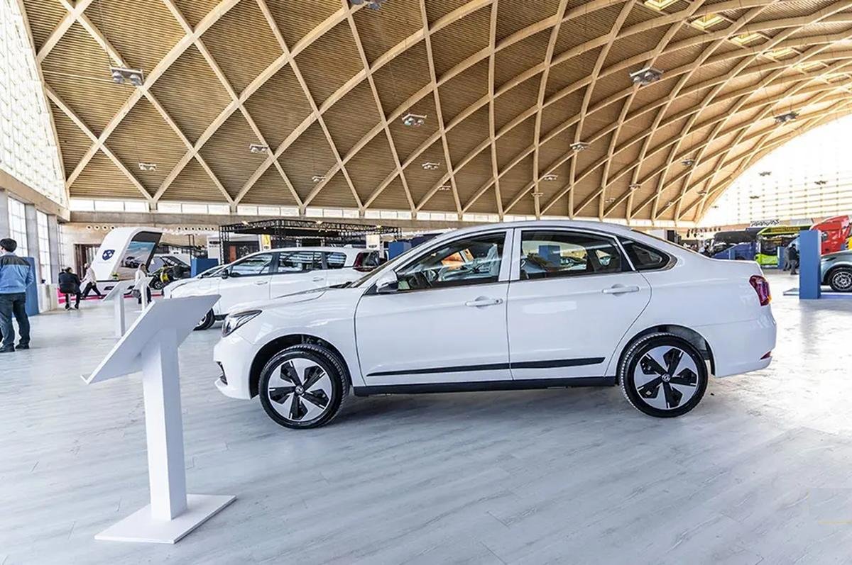 دانگ فنگ E۷۰؛ تاکسی جدید ایران‌خودرو رونمایی شد