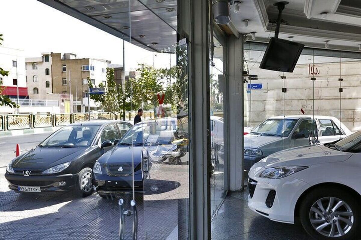 قیمت روز خودرو پنجشنبه 26 مهر/ 207 و دنا ارزان شدند
