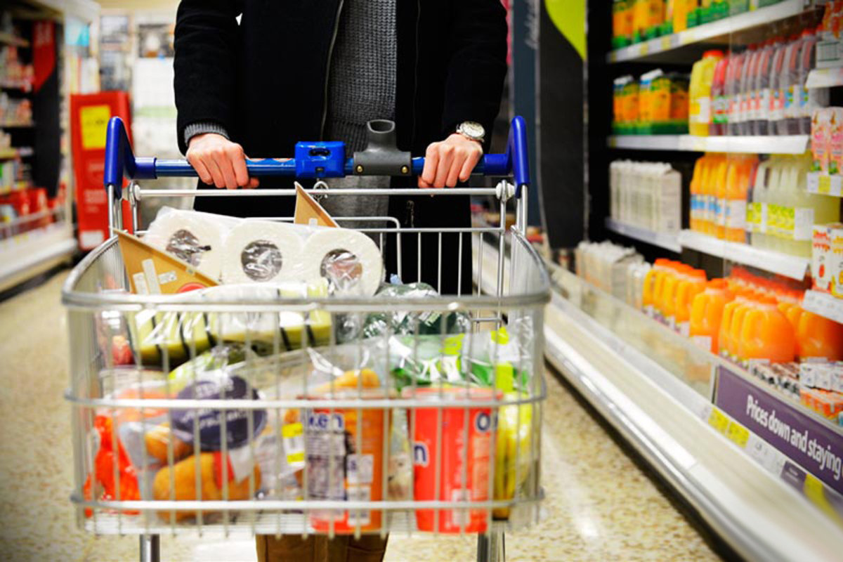 توزیع کالای اساسی به مناسبت ماه محرم و صفر