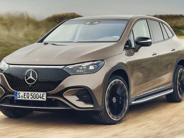 مقایسه بنز EQE و تویوتا هایلندر هیبریدی؛ نبرد گران‌ترین شاسی‌بلندهای وارداتی