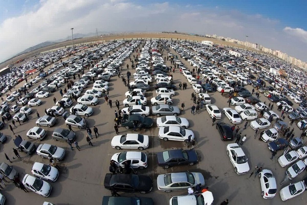 اعلام آمادگی همتی از عرضه خودرو در بورس