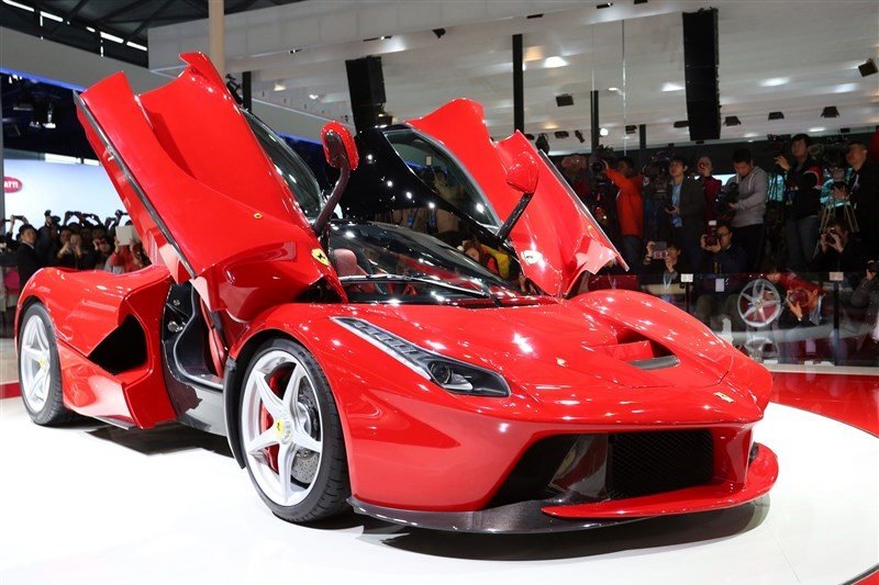 اولین خودروی برقی فراری چقدر قیمت دارد؟