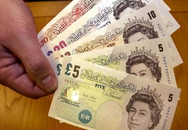 قیمت پوند امروز شنبه ۳۰ تیر کاهش داشت