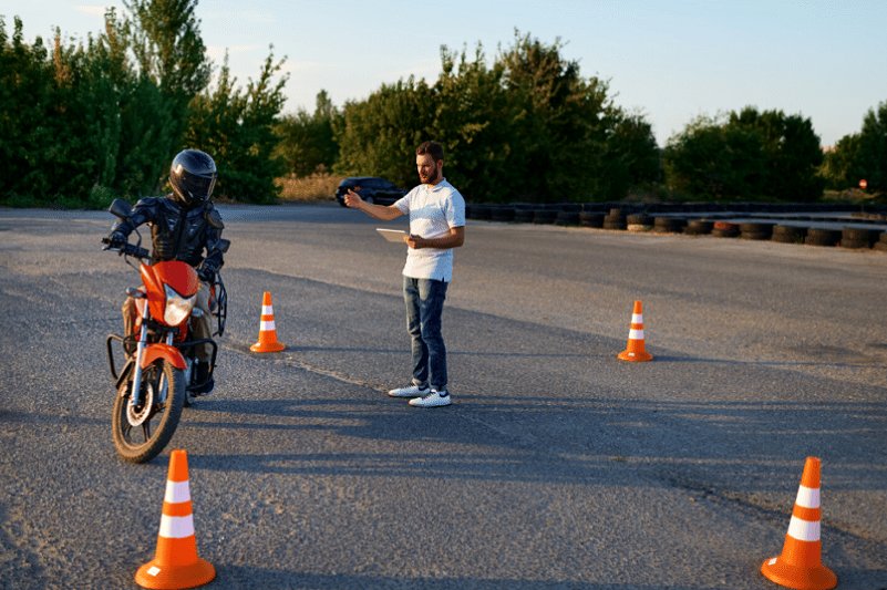 هزینه گواهینامه موتور 1403؛ نرخ آزمون و تعرفه ثبتنام در کلاس