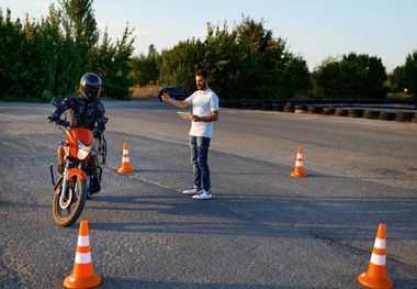 هزینه گواهینامه موتور 1403؛ نرخ آزمون و تعرفه ثبت‌نام در کلاس