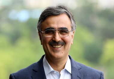 جنجال فرزین؛ عیدی 97 میلیونی رئیس بانک مرکزی سوژه شد!