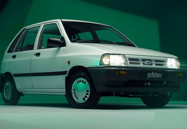 سبقت جنجالی پراید از خودروهای میلیاردی در خیابان فرشته تهران