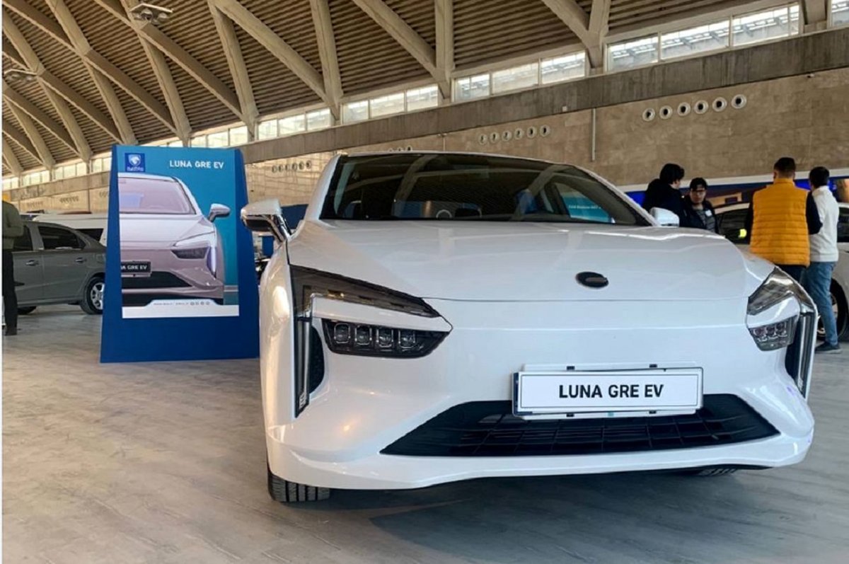 قیمت لونا امروز 21 فروردین 1404/ اختلاف قیمت بازار و کارخانه وارداتی برقی چقدر است؟