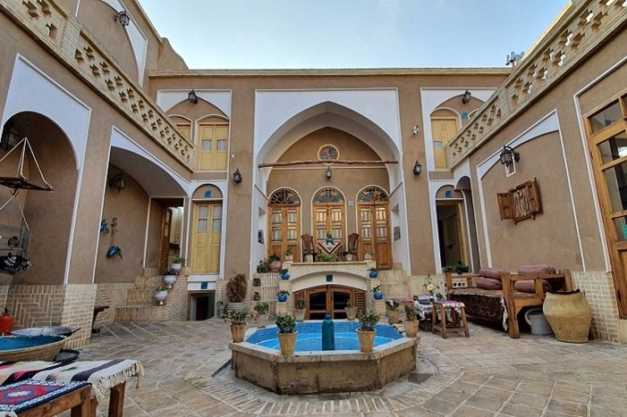 اقامت در اصفهان برای دو شب چقدر آب میخورد؟