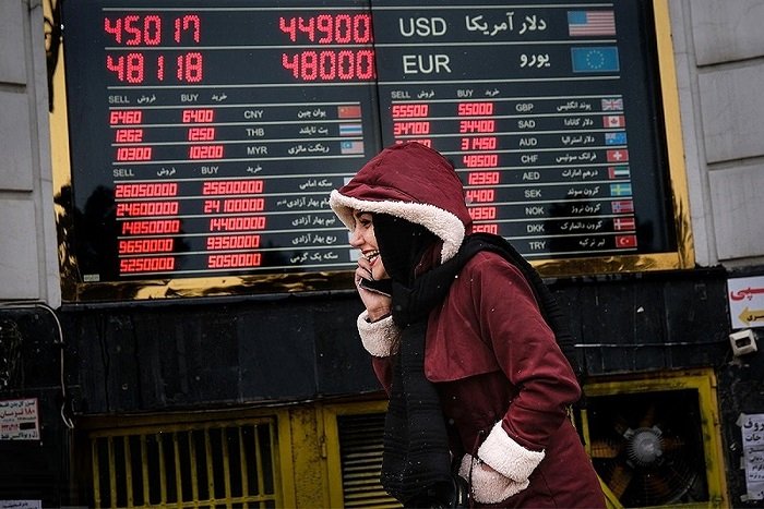 قیمت دلار ظرف یک هفته هفت هزار تومان ریخت