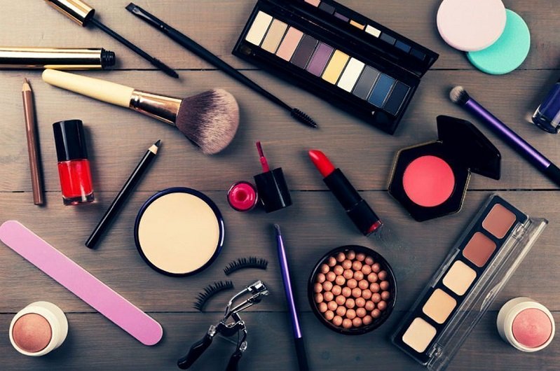 واردات محصولات آرایشی ممنوع شد