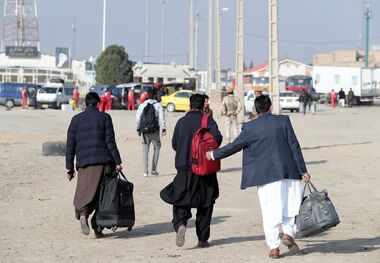 نماینده مجلس: ۱۷ میلیون پناهنده افغانستانی در ایران یارانه می‌گیرند!