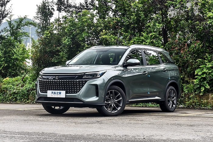 لندیان E5 پلاس؛ شاسی‌بلند جدید بهمن‌موتور رونمایی شد