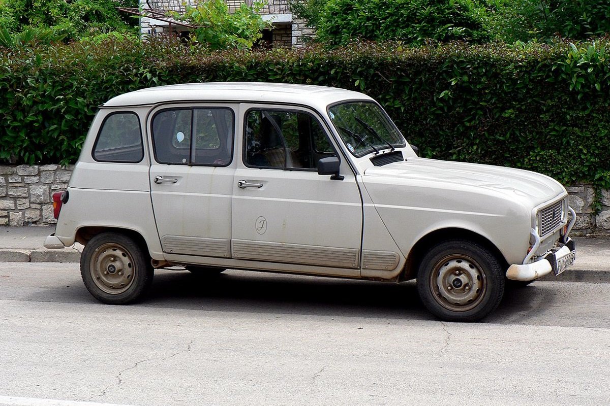 بازگشت رنو ۴ با شاسیبلند برقی به بازار (عکس)