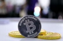 آینده بیت‌کوین زیر سایه ترامپ؛ BTC زیر ۸۰ هزار دلار
