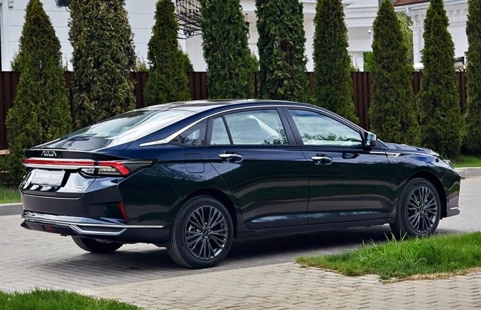 سدان وارداتی ایرانخودرو روی دست فروشندهها باد کرد!