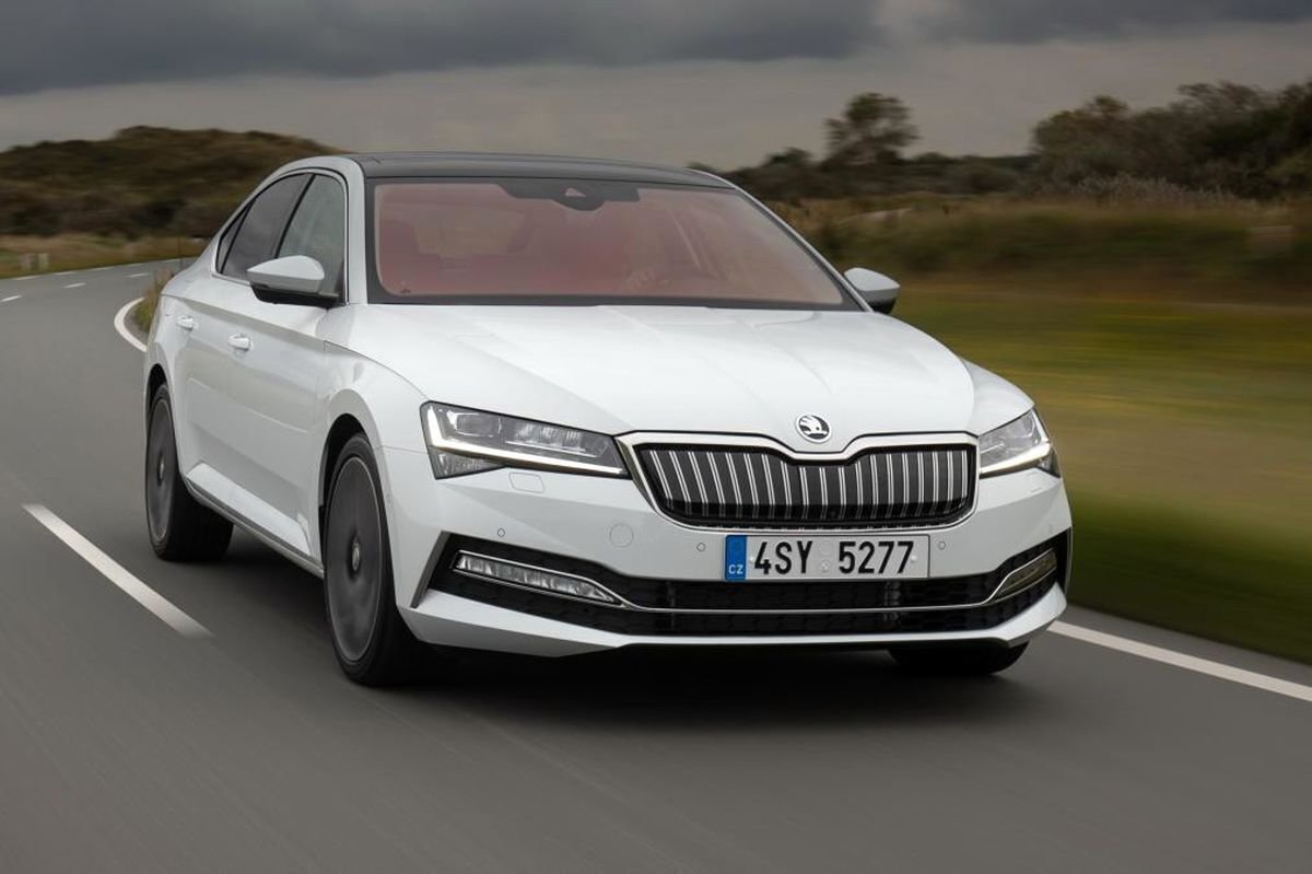 اشکودا سوپرب؛ بررسی مزایا و معایب سدان اروپایی