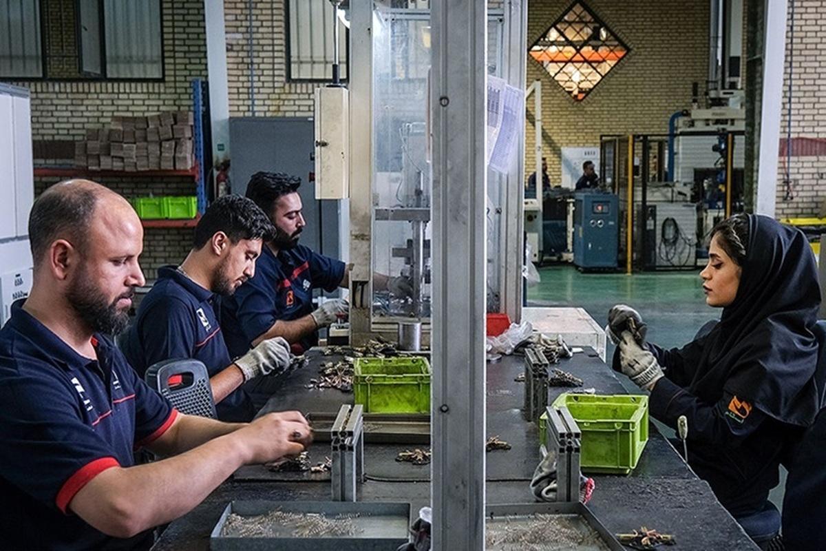 حداقل دستمزد و مزایای رفاهی کارگران در سال ۱۴۰۴ چقدر است؟