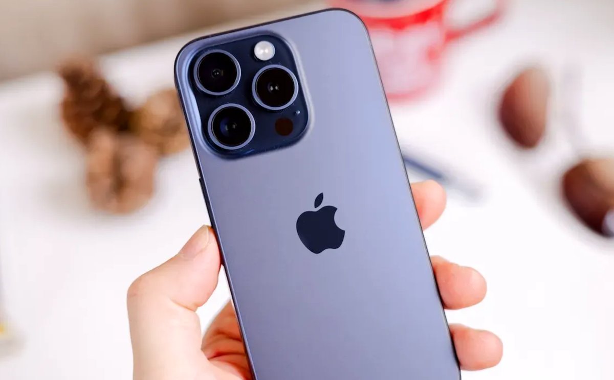 سقوط قیمت آیفون در بازار موبایل تهران