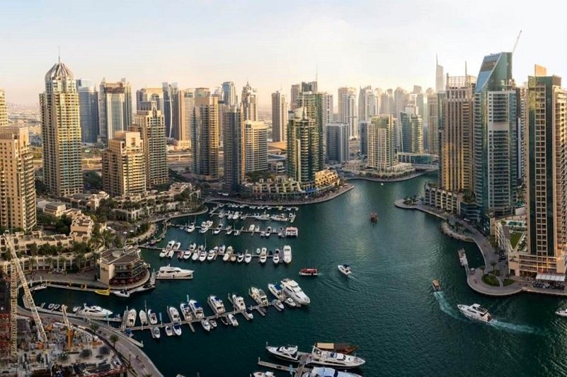 سفر چهار روزه به دبی چقدر آب می‌خورد؟