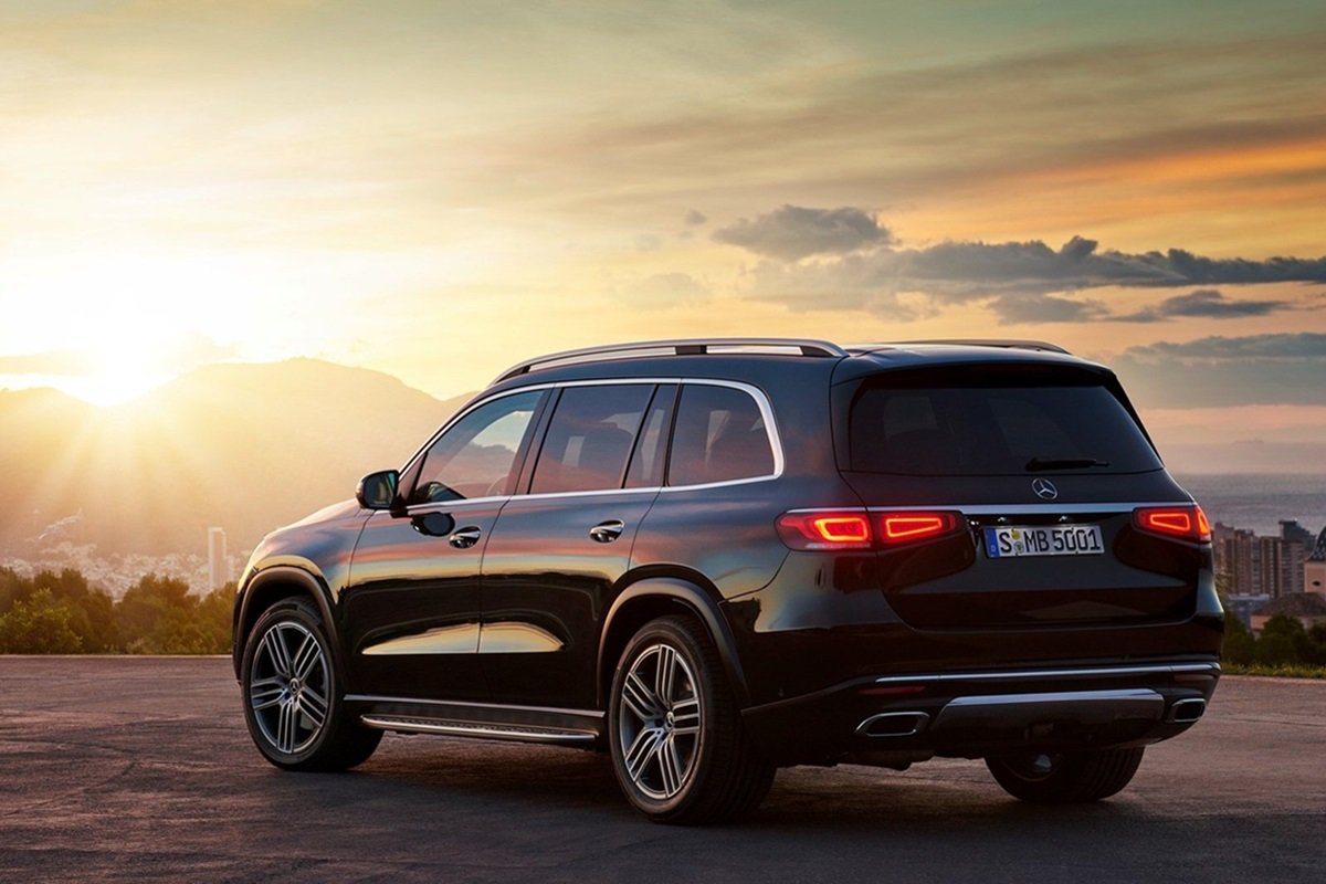 (ویدئو) شاسیبلند جدید مرسدس بنز در اتوبان صدر تهران