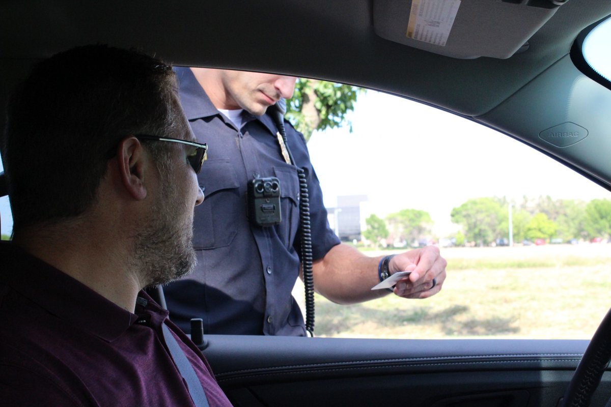 عجیبترین قوانین رانندگی/ از رانندگی بدون کفش تا بوق زدن نزدیک ساندویچی