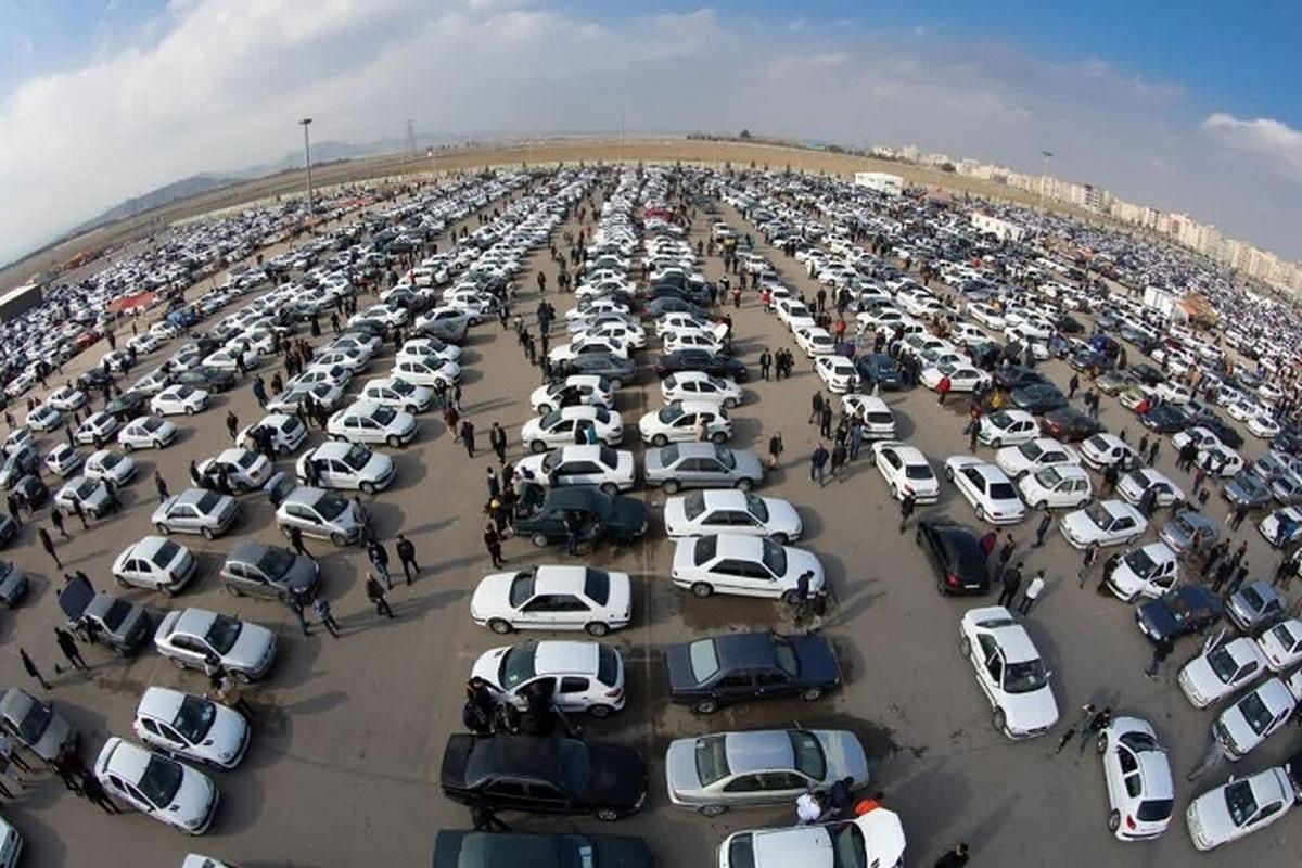 بازار خودرو قفل شد؛ نوسان قیمت‌ها زیر سایه دلار!