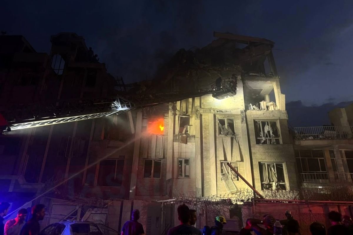 تهرانی‌ها برای بازسازی ساختمان‌های آسیب‌دیده در جنگ به کجا مراجعه کنند؟