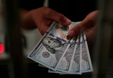 قیمت دلار امروز یکشنبه 13 خرداد 1403/ اسکناس آمریکایی چقدر عرضه می‌شود؟