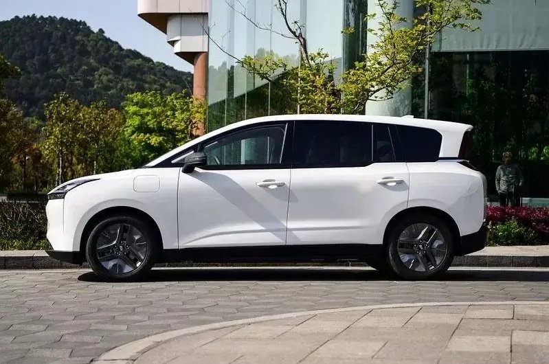 فروش اقساطی محصولات برقی ایرانخودرو آغاز شد؛ موعد تحویل 45 روز