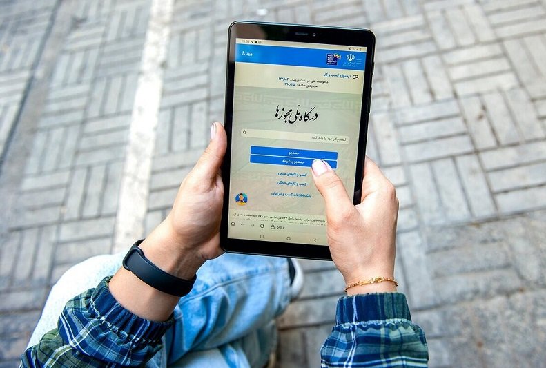 خبر مهم همتی درباره مجوز‌های کسب و کار