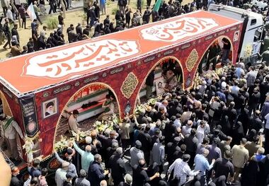 عکس پربازدید از مراسم تشییع شهدا در میدان انقلاب تهران