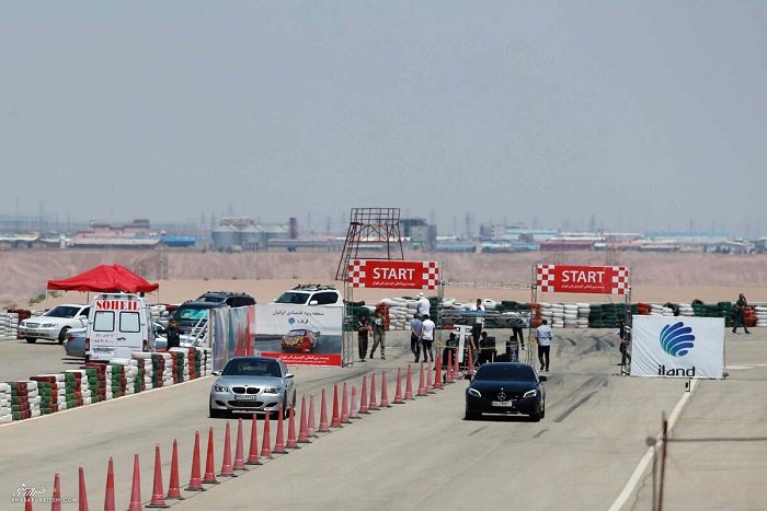 فیلم؛ تحقیر مرسدس بنز توسط بیامو M5 در تهران!