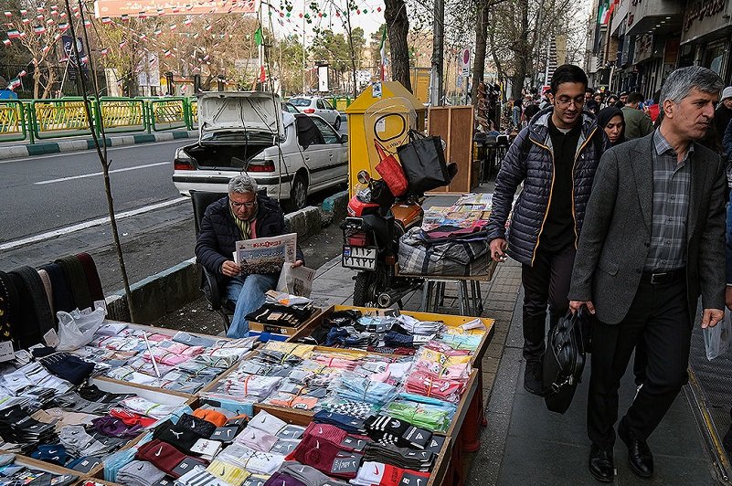 بازار داغ بساط‌فروشان در تهران؛ اجاره پیاده‌رو به قیمت یک آپارتمان!