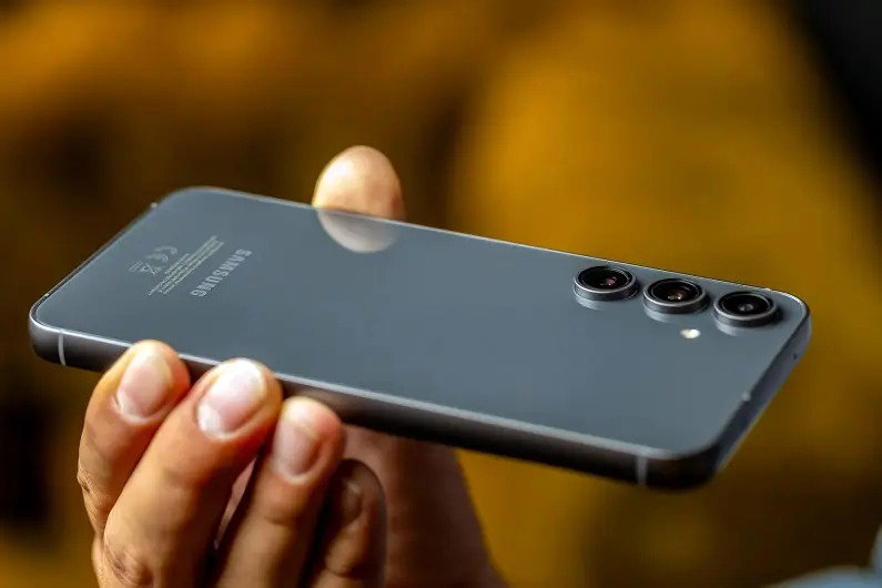 گلکسی S۲۵ FE؛ پرچمدار اقتصادی سامسونگ ارزش خرید دارد؟