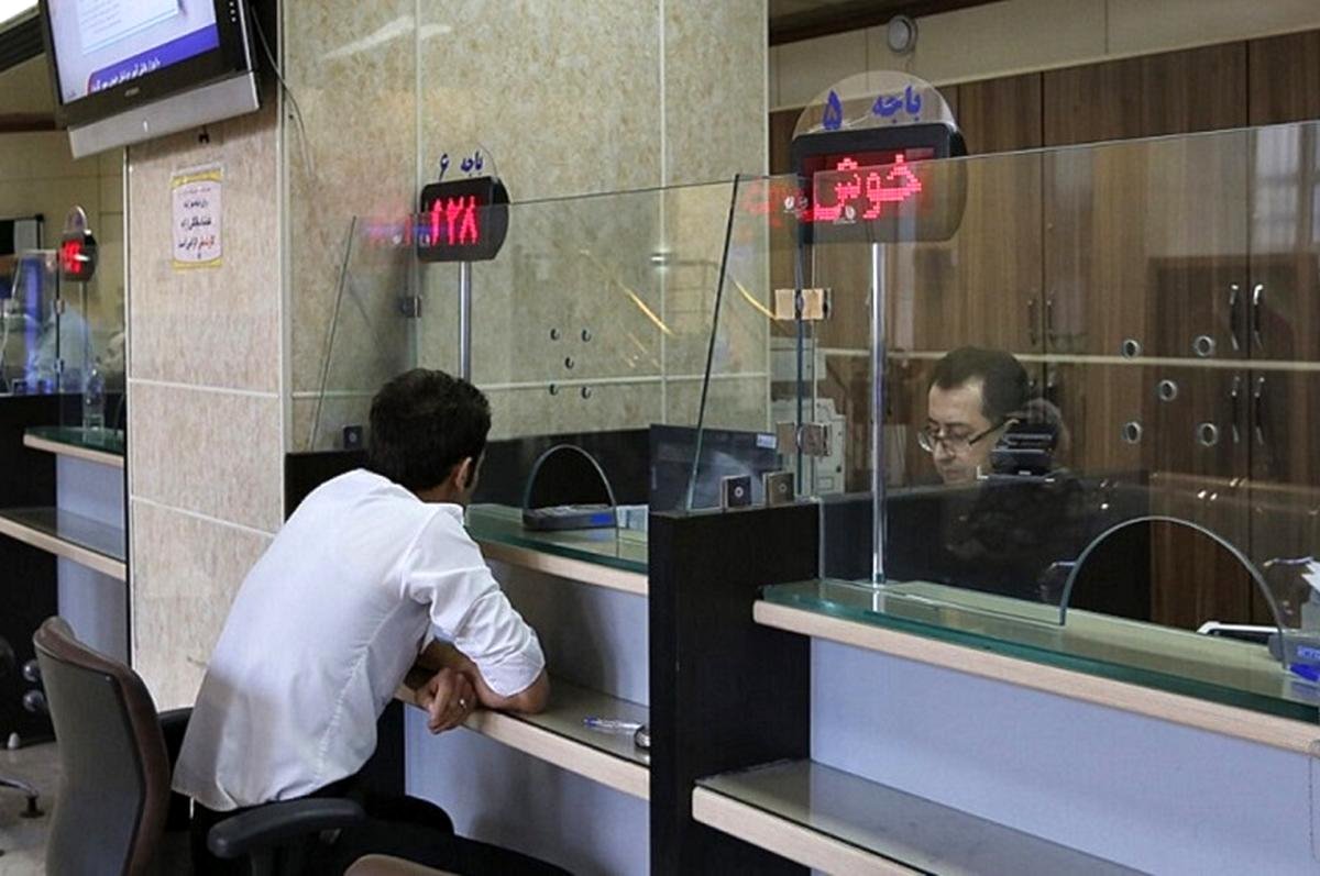 کارمندان بانک چقدر حقوق میگیرند؟/علت افزایش مبلغ وام کارمندان بانک مشخص شد