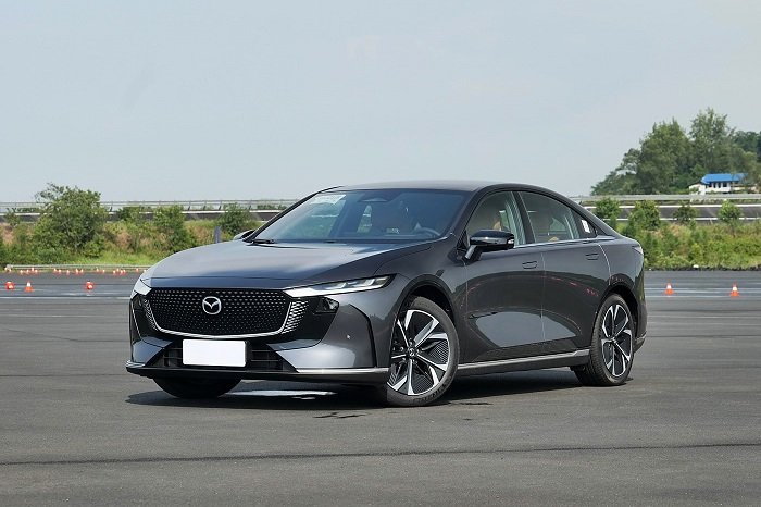مزدا EZ-6؛ بازگشت خودروساز ژاپنی با سدان پیشرفته