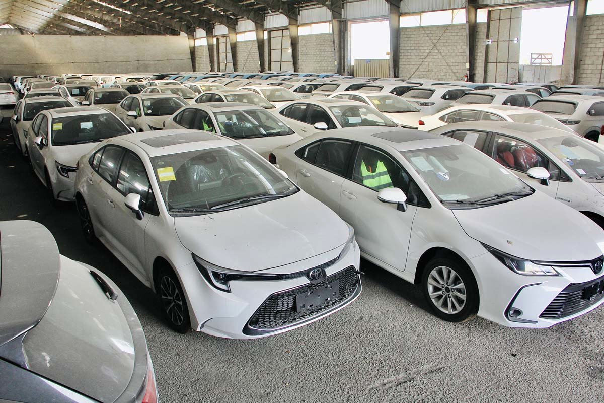 خودروهای وارداتی به گمرک سرازیر شدند + عکس