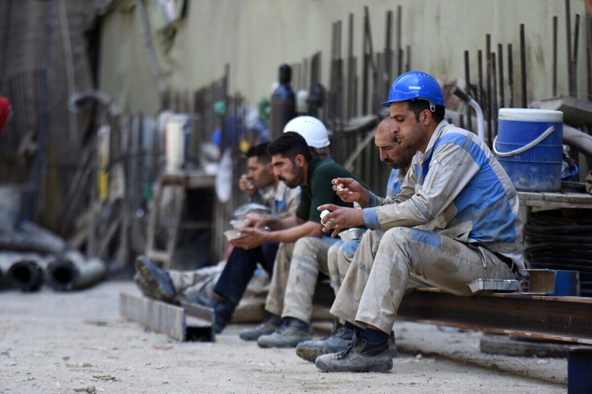 دستمزد کارگران در سراشیبی سقوط/ حقوق کارگران 140 دلار هم نمیشود!
