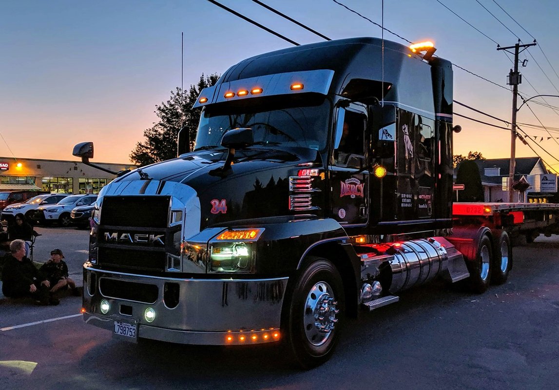رونمایی از لوگوی جدید غول جادههای آمریکا (تصویر)