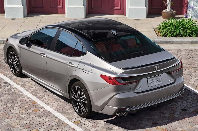 بازگشت تویوتا کمری به ایران؛ واردات دو نسخه از تویوتا به بازار قطعی شد