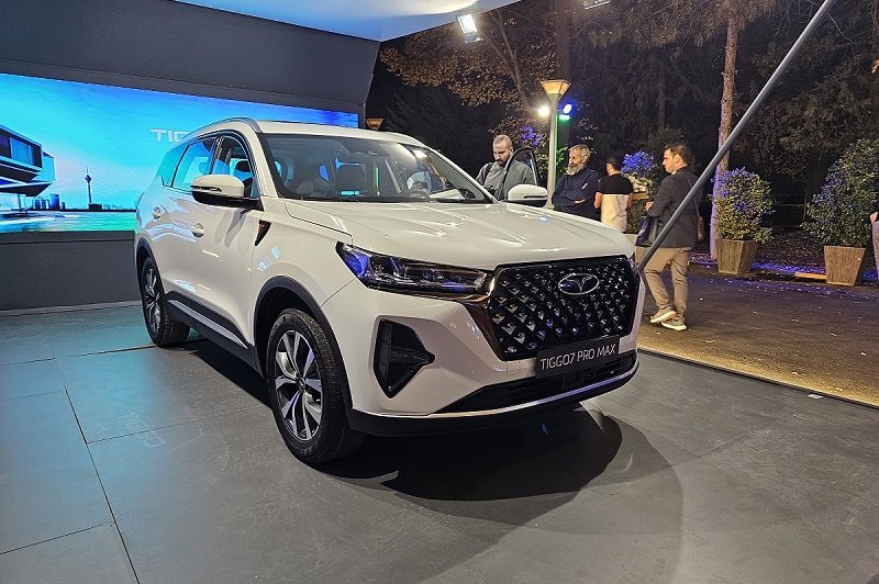 (ببینید) تحقیر شاسی‌بلند چینی مقابل پراید