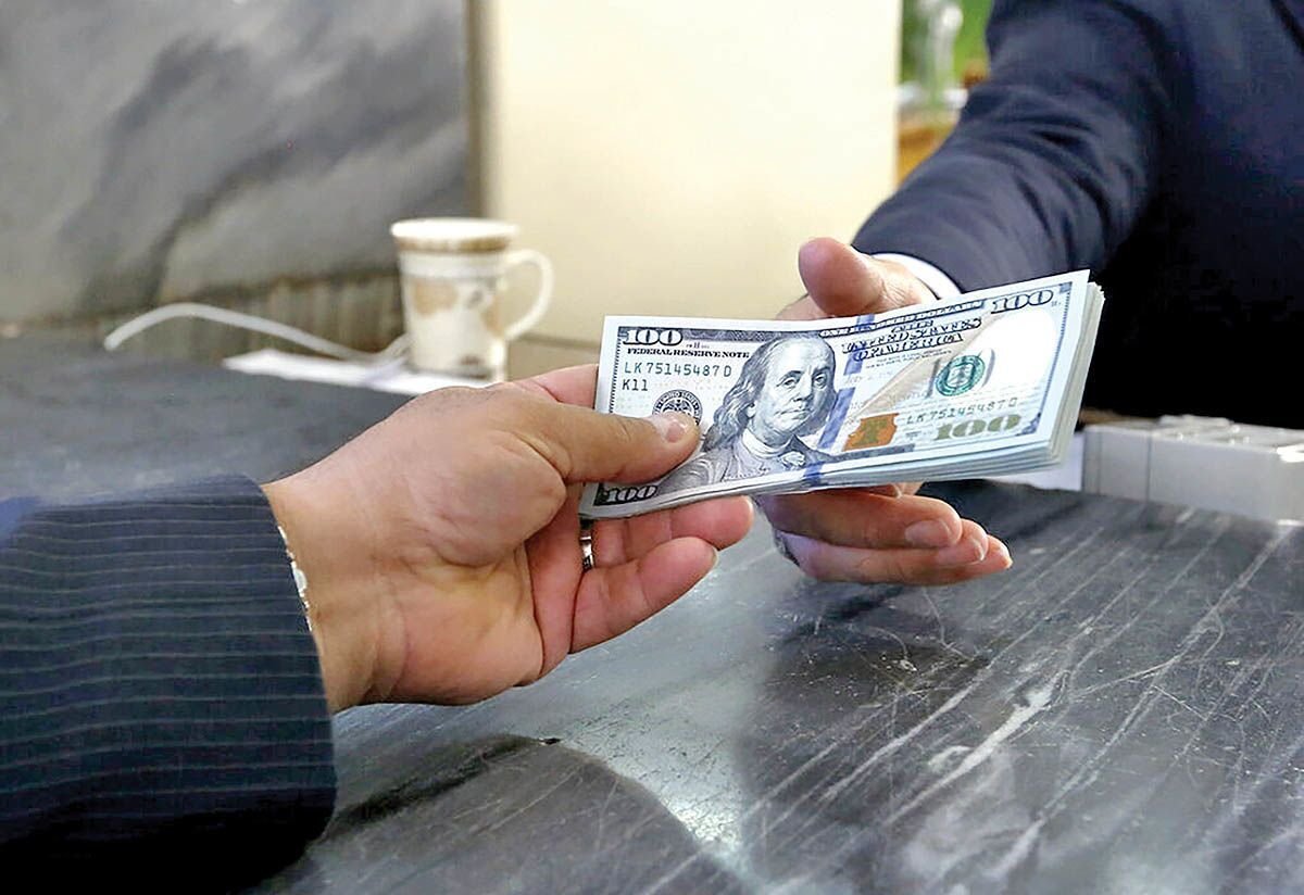 قیمت ارز مسافرتی؛ تفاوت 10 میلیون تومانی با بازار آزاد 