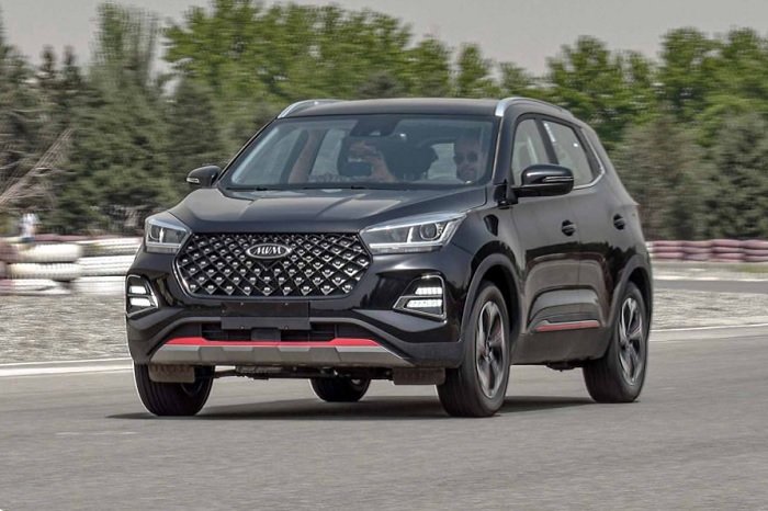 لحظه عجیب واژگونی شاسی‌بلند مدیران‌خودرو در لاین سبقت اتوبان قم(ویدئو)